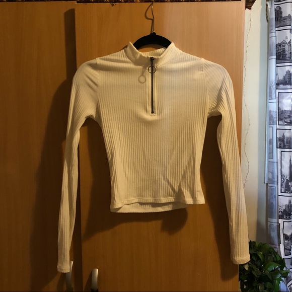 Rubbed White Zip Top - Picture 2 of 2